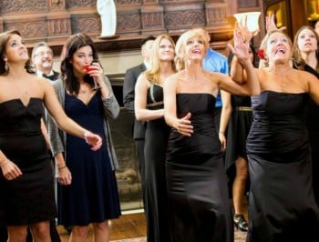 bouquet toss