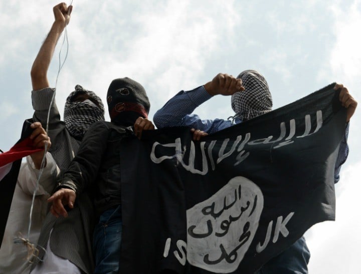 young men isis flag