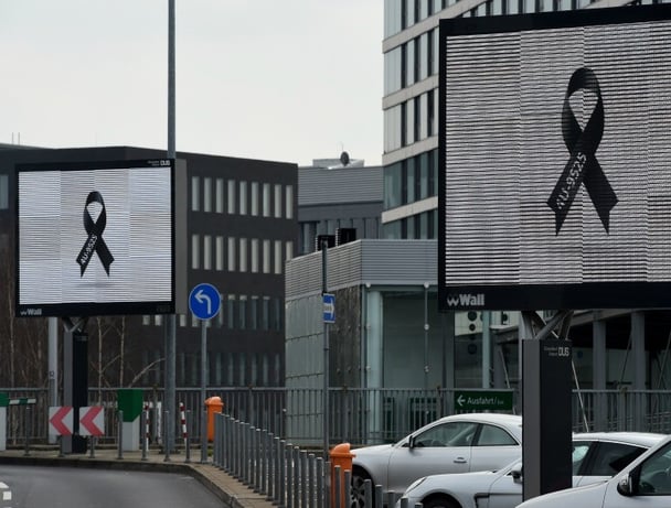 A LCD display shows a black ribbon with the flightnumber of Germanwings 4U 9525 at the Duesseldorf airport