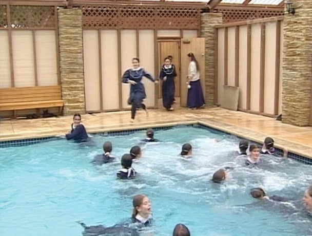 Glorivale cult kids swimming