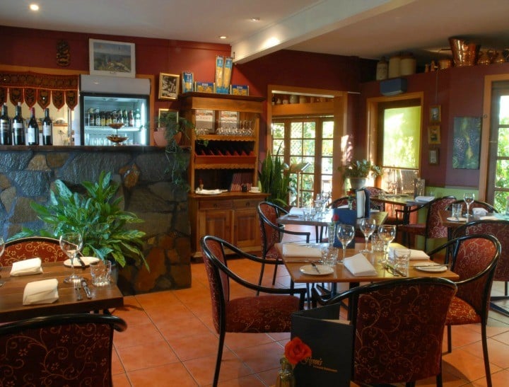 flynn's restaurant inside