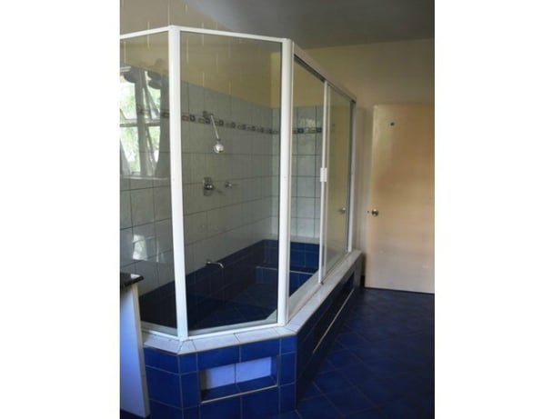 Darwin apartment bathroom