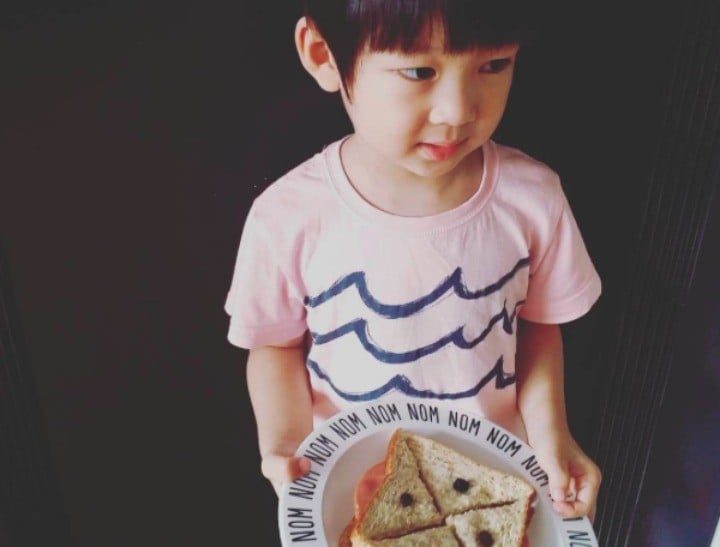 kid eating
