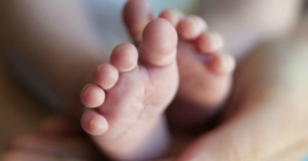Baby feet feature