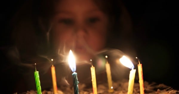 littlegirl_birthday_candles_cake