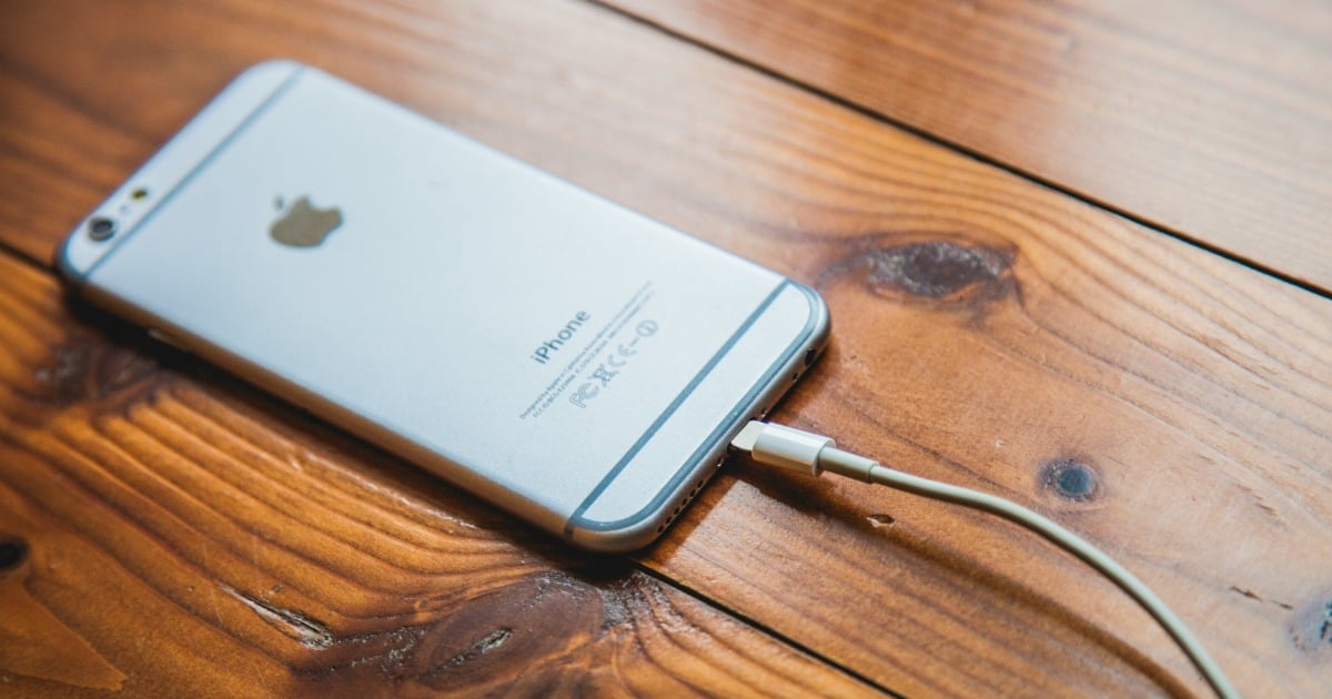 A man has died after leaving his iphone charging overnight.