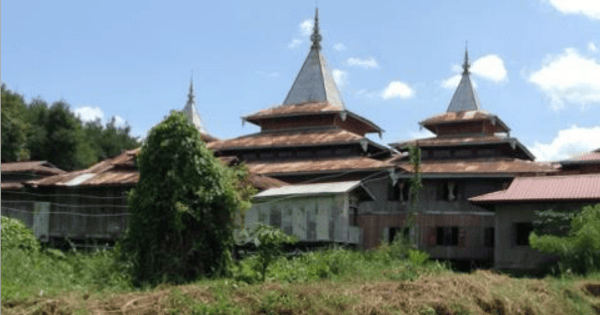 On the bank of Lake Inle wendy famil