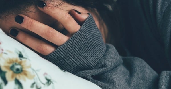 girl-depressed-feat-fb-600x315
