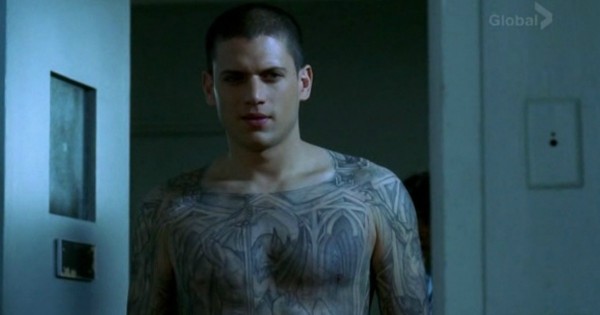 Wentworth miller shirtless prison break