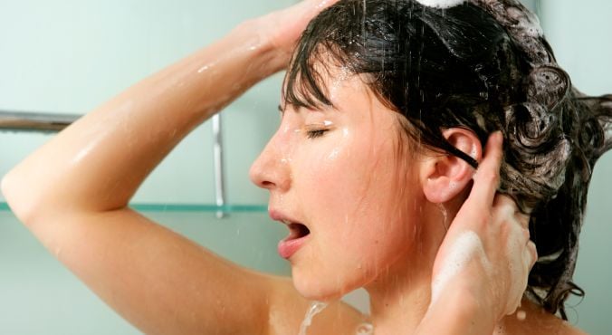 Does cold water make hair shiny, really?