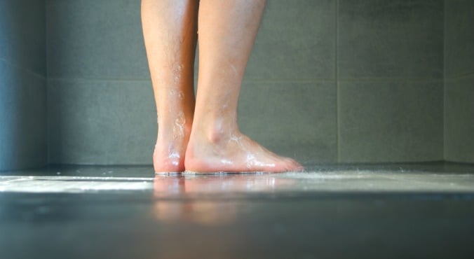 Women naked peeing in shower