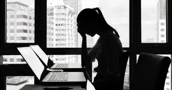 woman-workplace-sad-harrassment