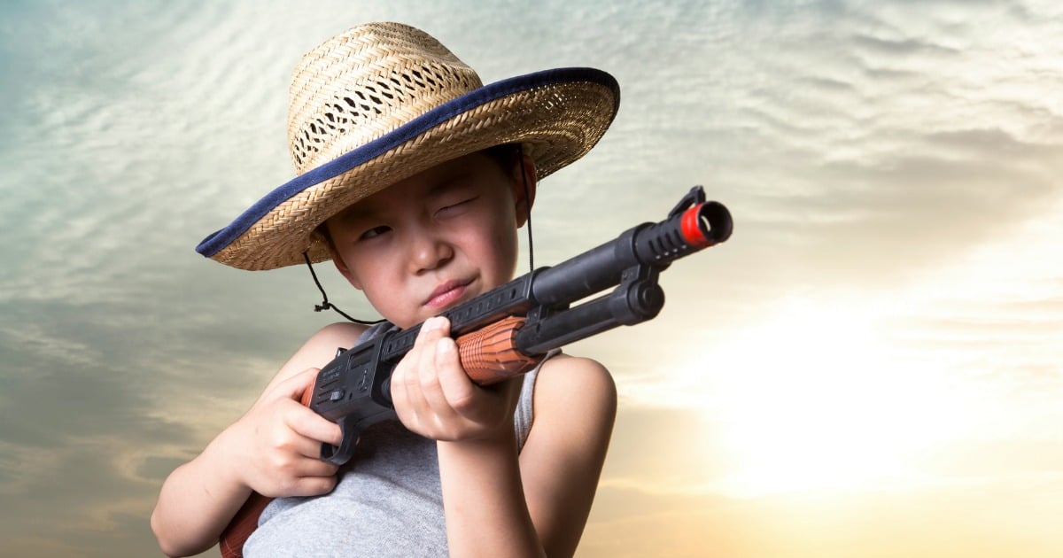 experts-say-that-toy-guns-are-a-normal