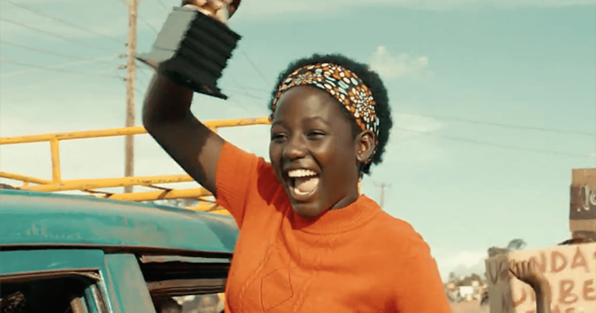 Um Filme Me Disse - Phiona Mutesi (Rainha de Katwe, 2016) Phiona vivia no  bairro de lata de Katwe, em Kampala, capital do Uganda. Aos três anos,  perdeu o pai, vítima de