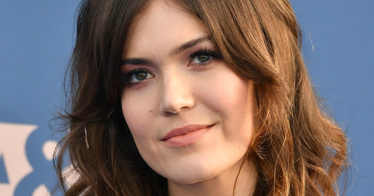 Man discovers Mandy Moore mural in bathroom of NY apartment.