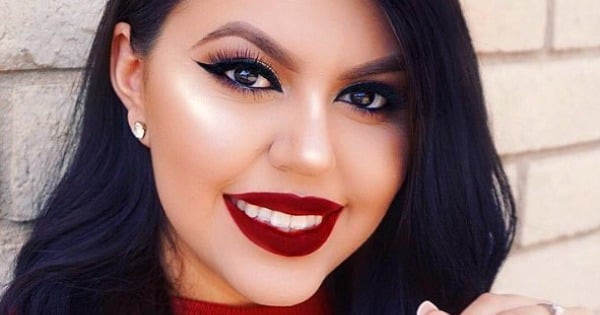 Beauty Blogger Claims You Can Cut Your Eyelashes To Make Them Grow 