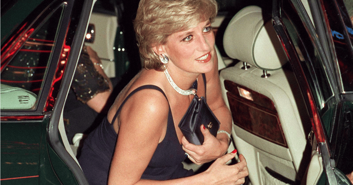 Princess Diana Cleavage Bags Here S How She Used Her Satin Clutches