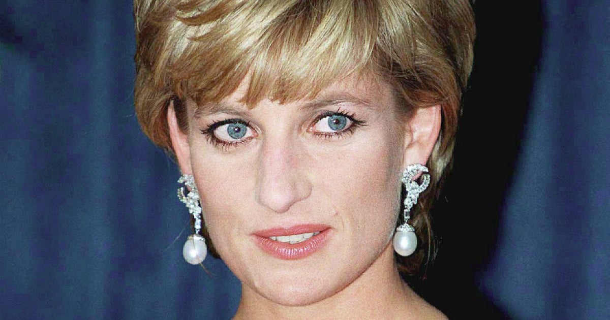 May 13, 1992 Princess Diana coveres her blonde hair appropriately with a  floral silk scarf during a tour at Al Azhar Mosque in Cairo, Egypt