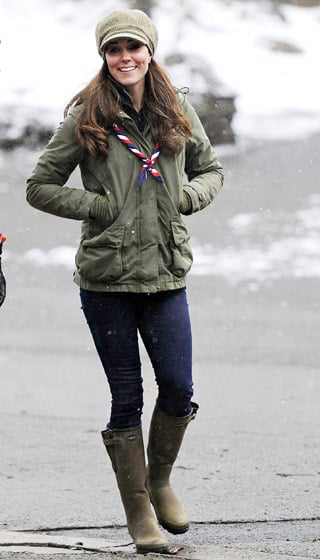 Kate Middleton wears hoodie, the world struggles to recover.