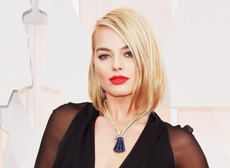 Margot Robbie Steals Toilet Paper From Hotel Hilarious