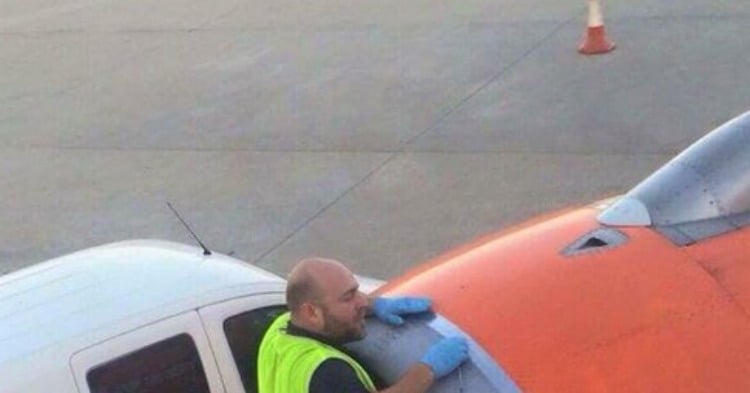 A passenger photographed his plane fixed with duct tape.