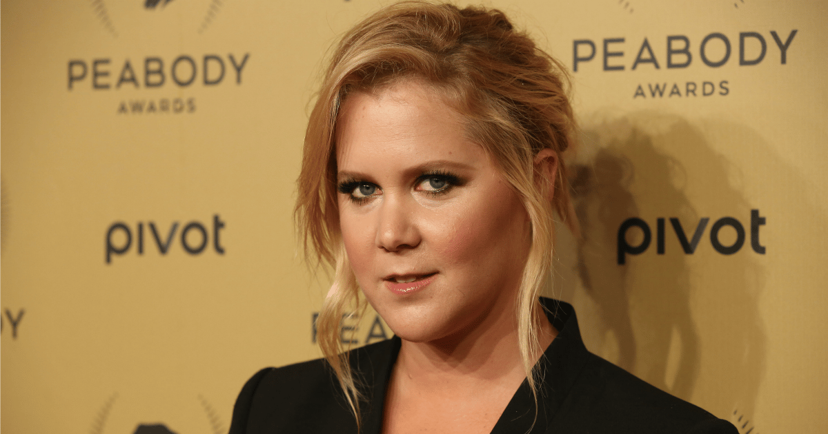 Amy Schumer makes fun of her 'sagging' boobs as she goes braless