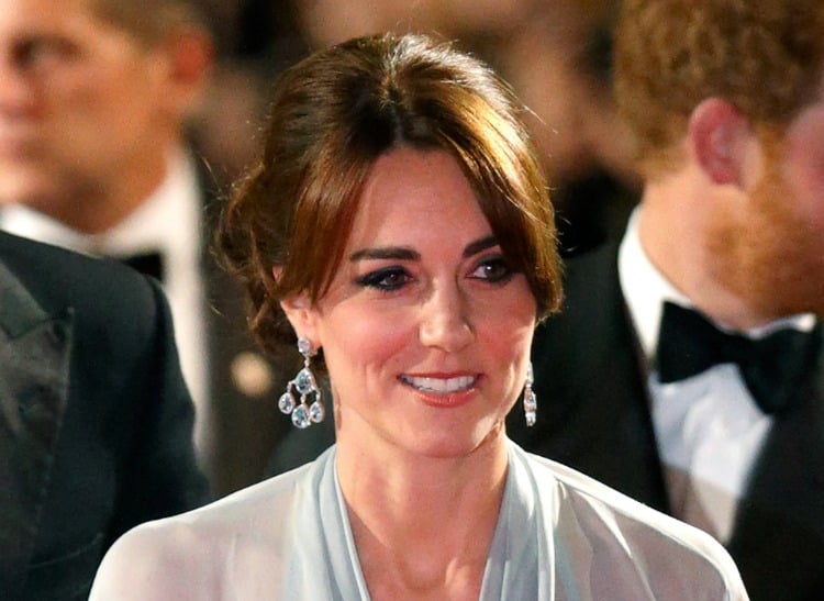 Kate Middleton goes braless in a revealing outfit.