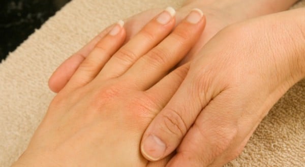 What causes fingernail ridges and how to treat them