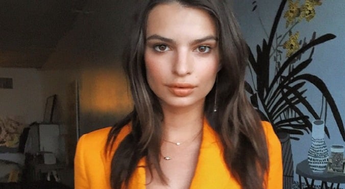 Emily Ratajkowski with short hair: she has a brand new look.