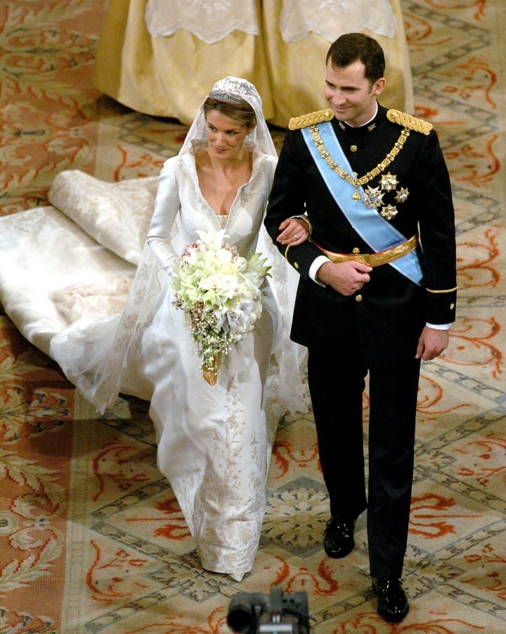 These are royal wedding  dresses  around  the world  