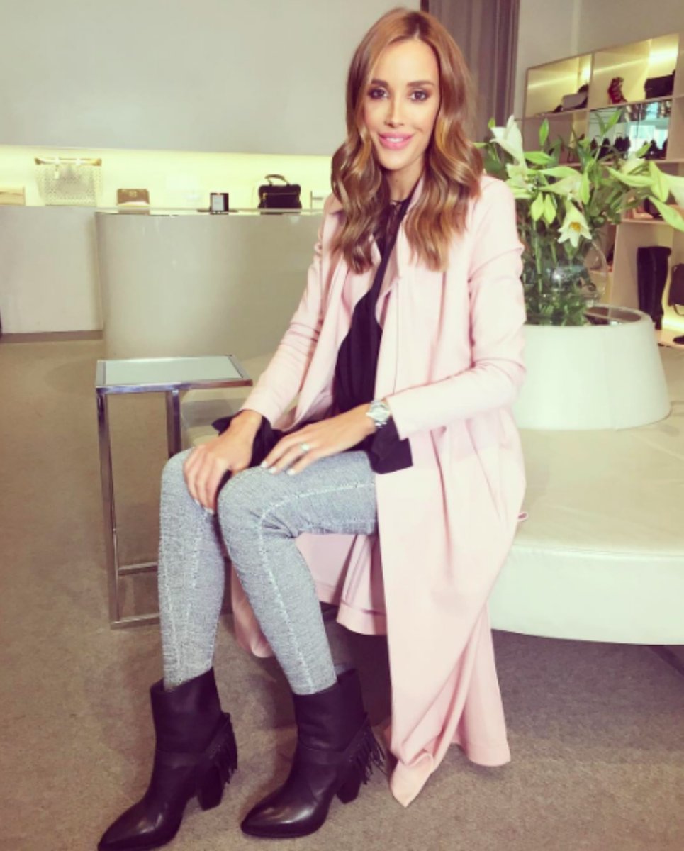 Rebecca Judd wears Spanx after birth, and fans aren't happy.