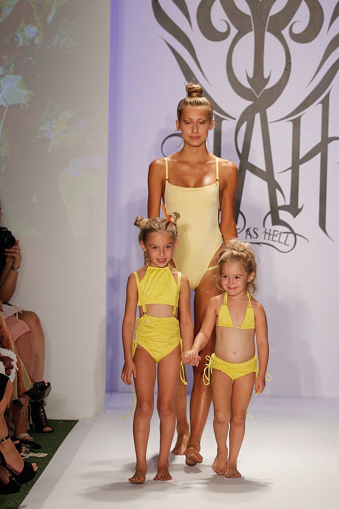 Models hot little Girls Skirts':