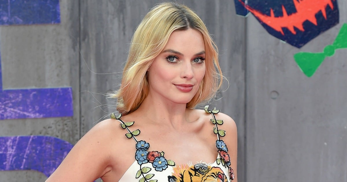 Margot Robbie reacts to negative Suicide Squad reviews.