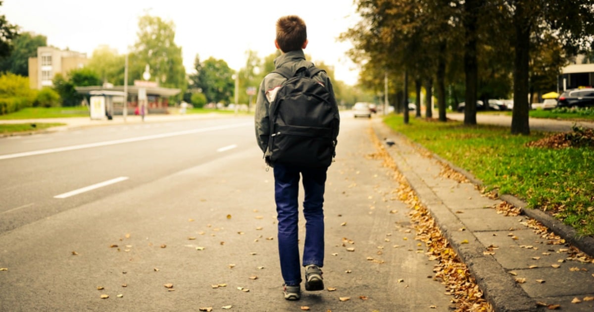 Kids carrying heavy backpacks mightn't be as bad as we think.