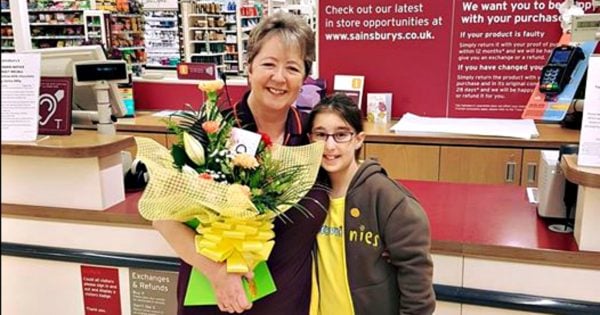 cashier saves girl from panic attack