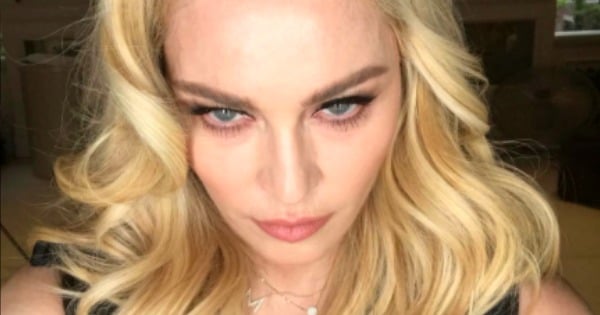 Madonnas Latest Nude Selfie Leaves Fans Very Confused-7298