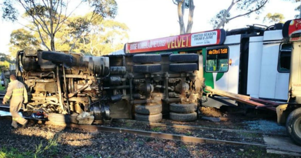 A Melbourne tram crash has left 20 people being assessed by paramedics.