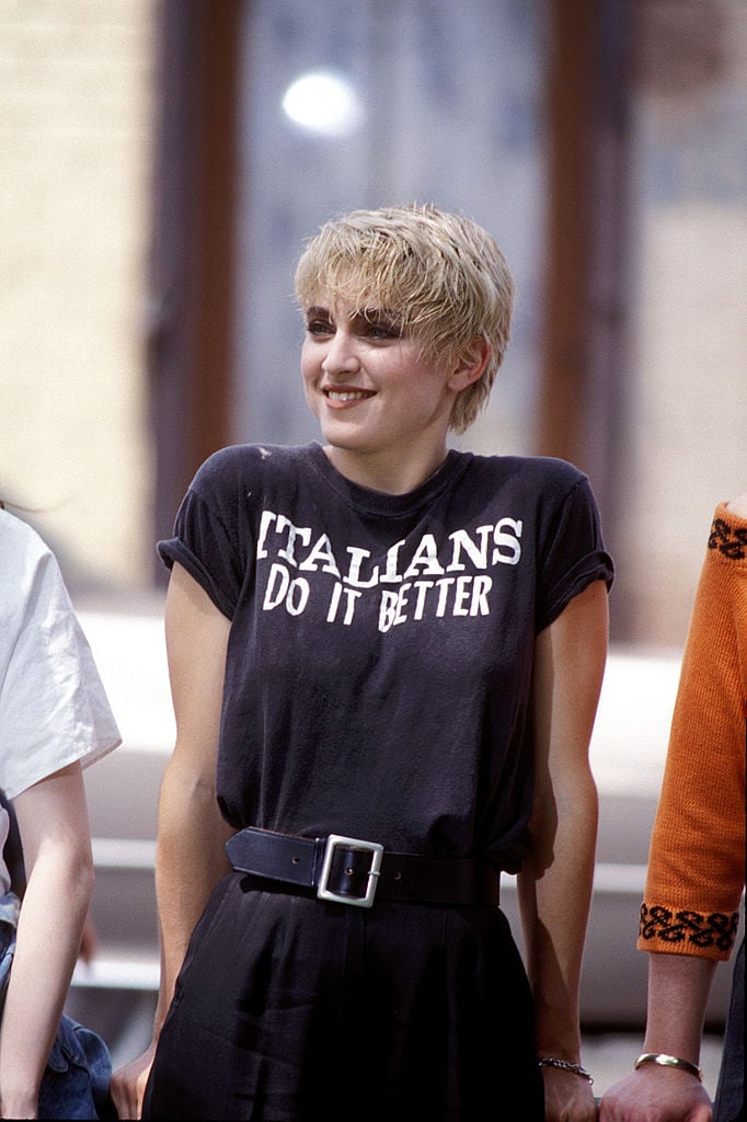 the latest lena dunham short hair is bringing back an iconic