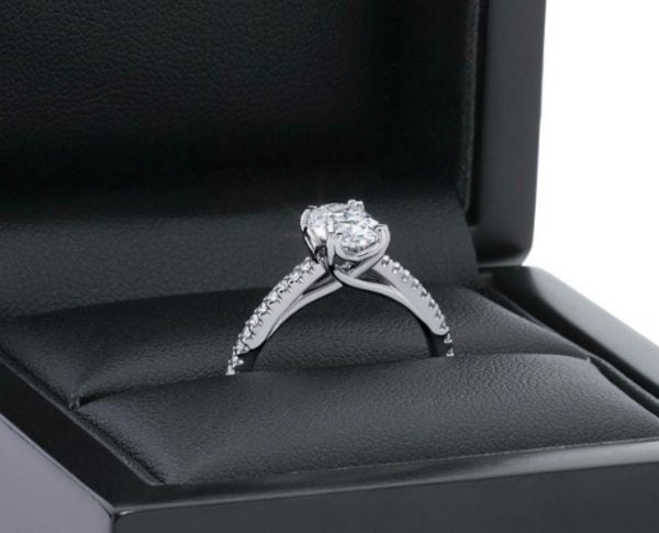 the-bachelor-ring-close-up