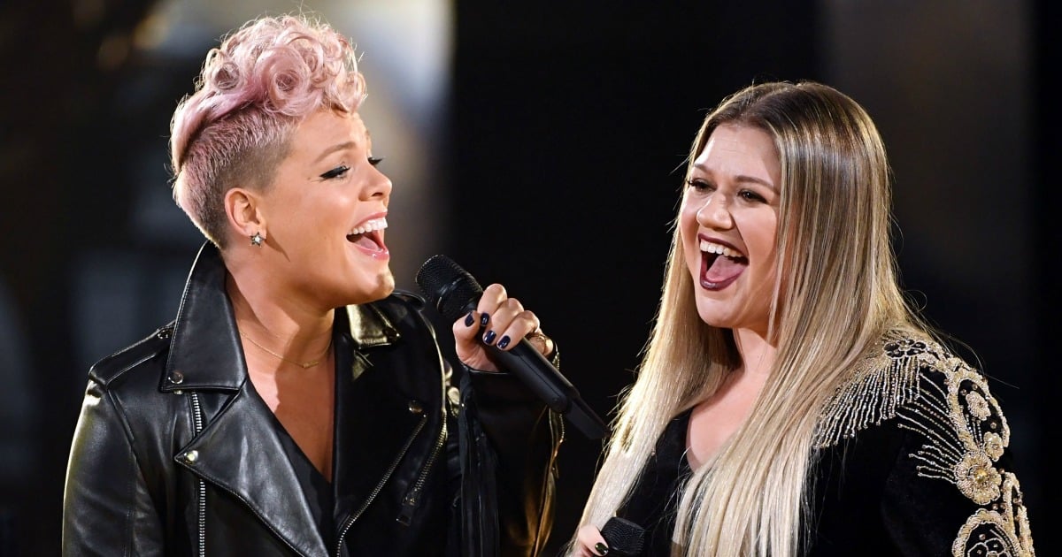 Pink, Kelly Clarkson perform duet R.E.M.'s Everybody Hurts