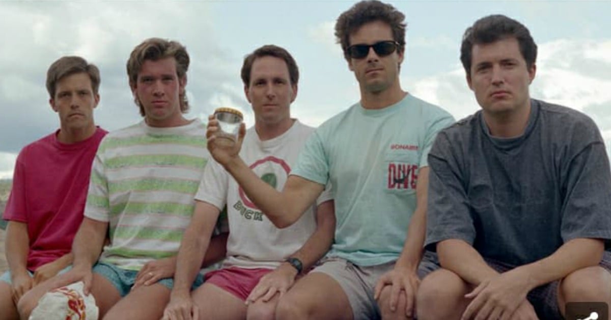 five friends recreate photo