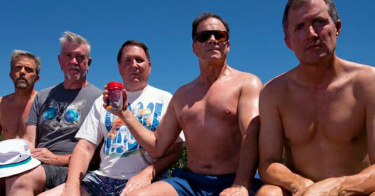 five friends recreate photo