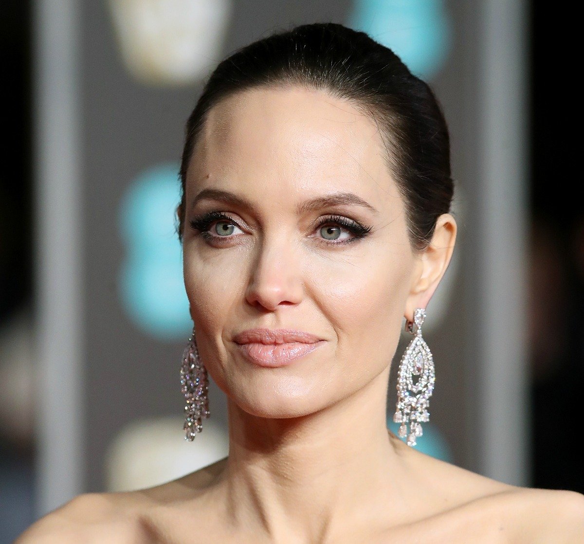BAFTAS-Angelina-Jolie-nude-lip