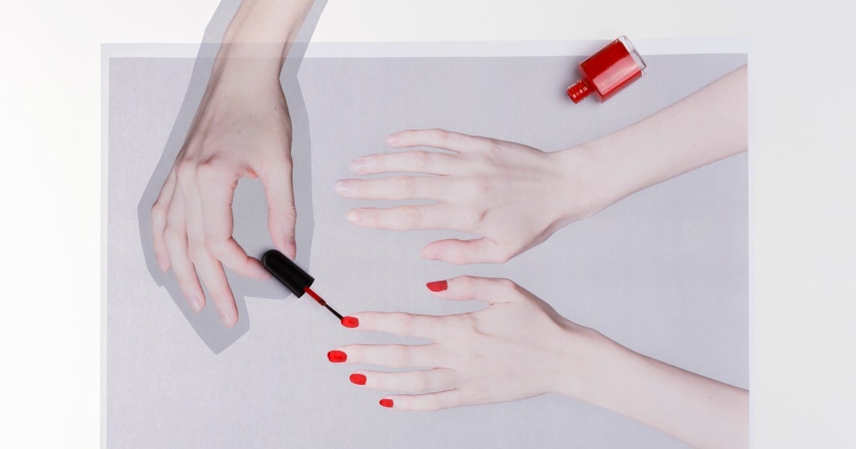 What is the difference between gel and acrylic nails?