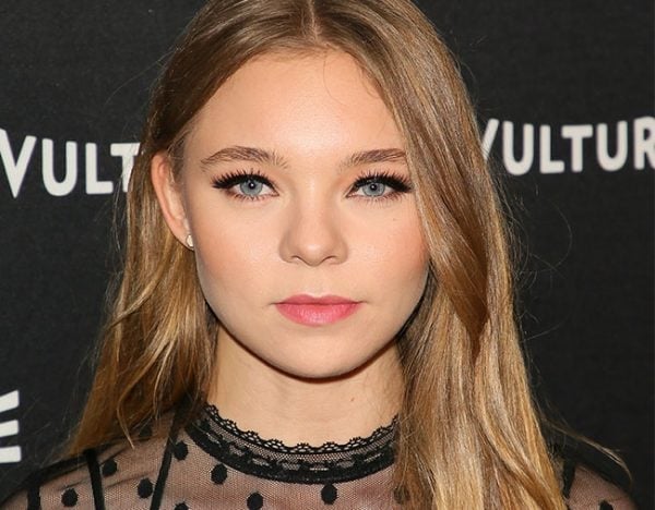 Actress Taylor Hickson suing production company after on-set injury.