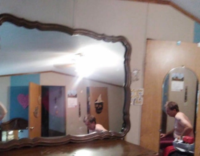 People Trying To Sell Mirrors Clicks Most Hilarious Photos 