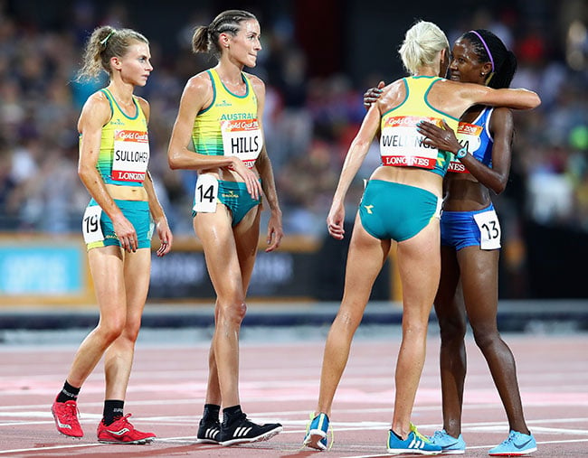 Aussie athletes' incredible act of sportsmanship goes viral.