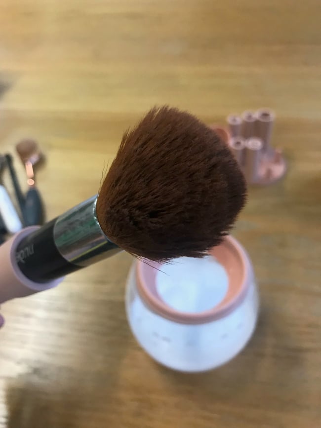 https://cdn.mamamia.com.au/wp/wp-content/uploads/2018/04/20110104/makeup-brush-after.jpg