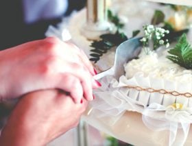 wedding-cake-cutting