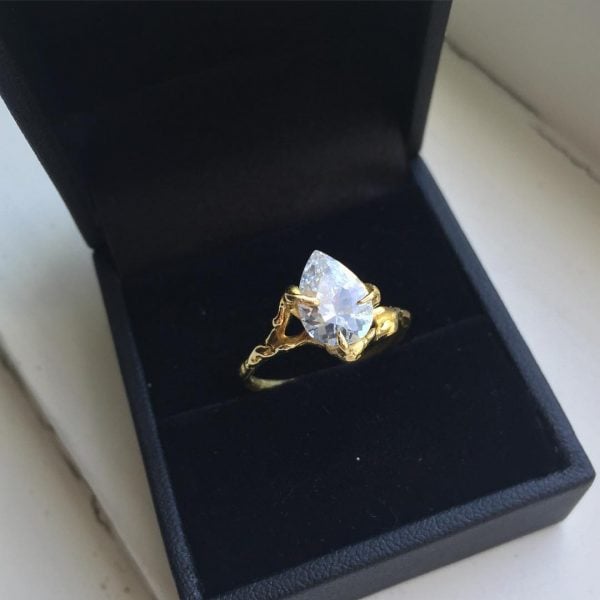 Pear-shaped engagement ring